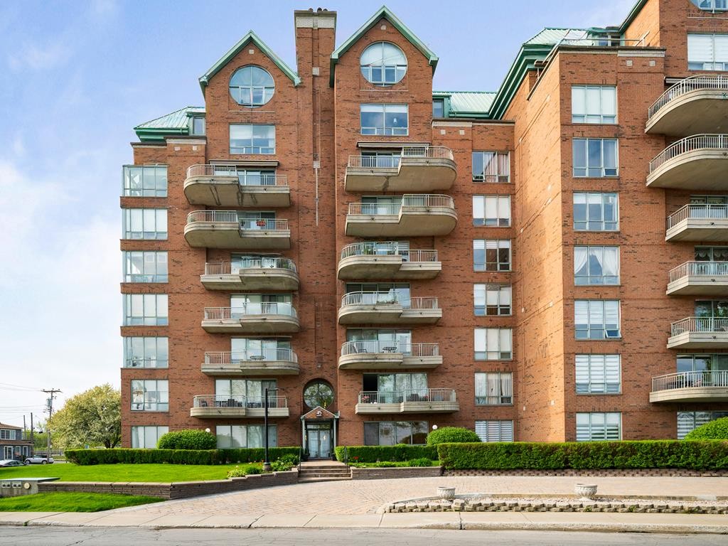 Condo for sale in PointeClaire, 45 Lakeshore PH9 Deakin Realty