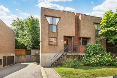 2082 Av De l'Église